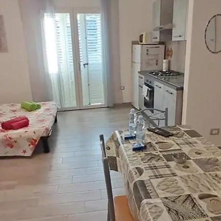 Center Regina Elena 49 Queen