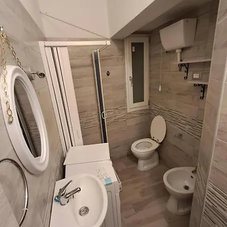 Center Regina Elena 49 Queen * Olbia