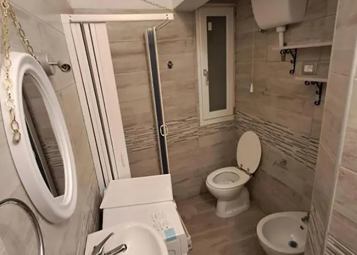 Center Regina Elena 49 Queen * Olbia