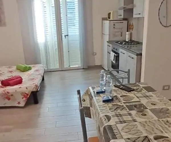 Center Regina Elena 49 Queen